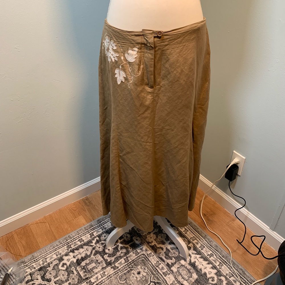 Larry Levine 100% Linen, A-Line, delicately embroidered Skirts for Women